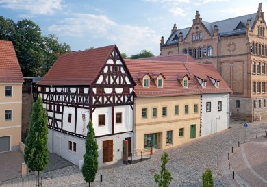 Museum642 - Pößnecker Stadtgeschichte Außenansicht der drei Häuser Museum642