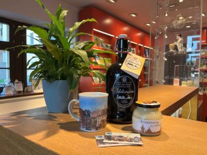 Bier, Tasse, Honig und Magnet als Pößnecker Souvenirs