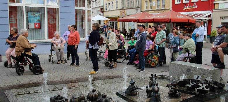 Teilnehmer einer barrierefreien Stadtführung