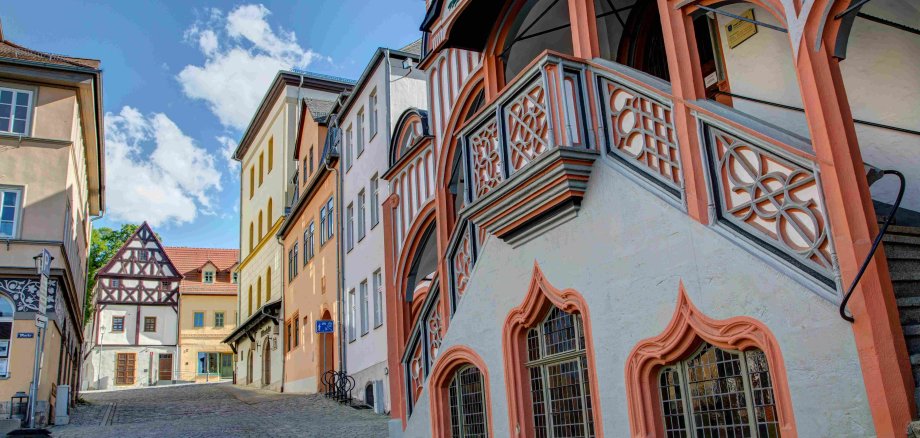 Rathaustreppe und Blick nach oben zum Museum642