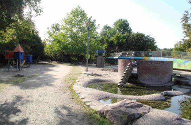 Wasserspielplatz und Kleinkind-Spielplatz