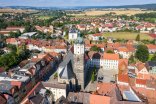 Blick über die Dächer von Neustadt mit Kirche