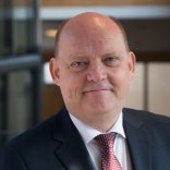 Porträt Bürgermeister Michael Modde im Innenraum