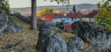 Zechsteinriffe Riffsteine mit Blick auf Pößneck