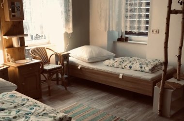 Schlafzimmer der Ferienwohnung mit zwei Einzelbetten