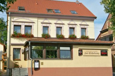 Gelbes Haus mit Anbau