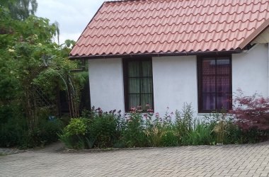 Außenansicht Haus mit Zugang zum Garten