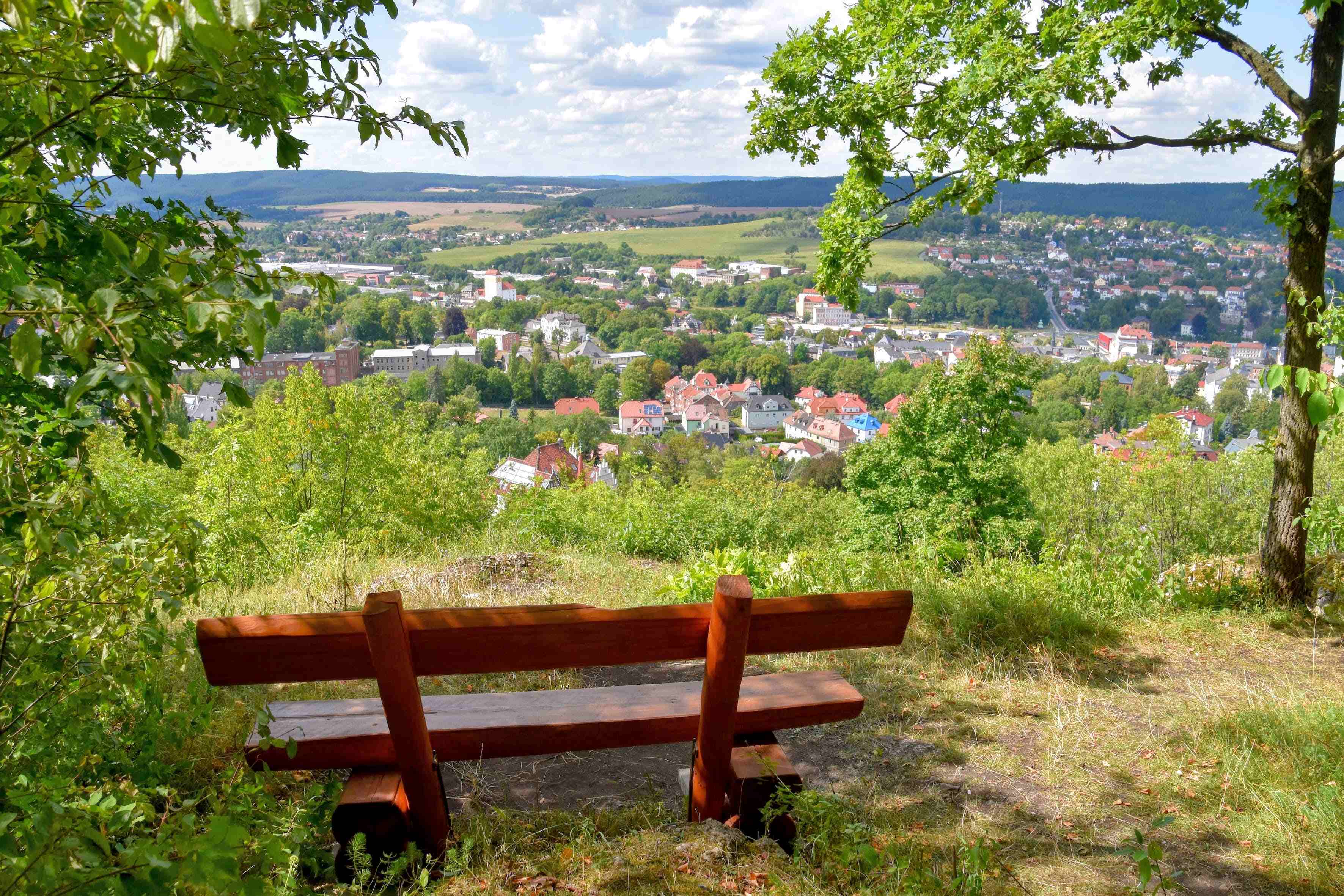 Blick von einer Bank auf der Altenburg auf Pößneck