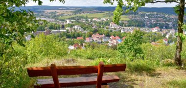 Zechsteinriff Altenburg Blick von einer Bank auf der Altenburg auf Pößneck